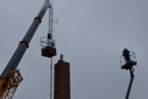 30 méteres daruval kezdték meg a kéménybontást a művelődési házon Kiskunmajsán 6